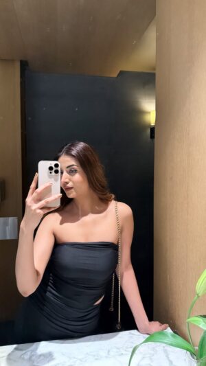 kritika dagar Instagram - New favourite colour unlocked!❤️🔥
.
.
#kritikadagar21 #foryou #reels