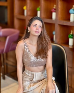 kritika dagar Instagram - Good morning Cuties!👀❤️🔥
.
.
#kritikadagar21 #foryou