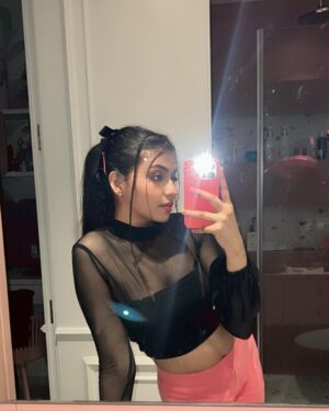 mili kya mili Instagram - On Wednesdays we wear Pink🐷
.
.
.
.
.
#explore #explorepage #mirrorselfie #pink