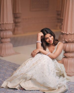mili kya mili Instagram - Subh dipawali 🪔
And a huge shout out to the great talent
Pc- @nileshsawant_photography
@rbpf.in
Location- @cinecitystudio
