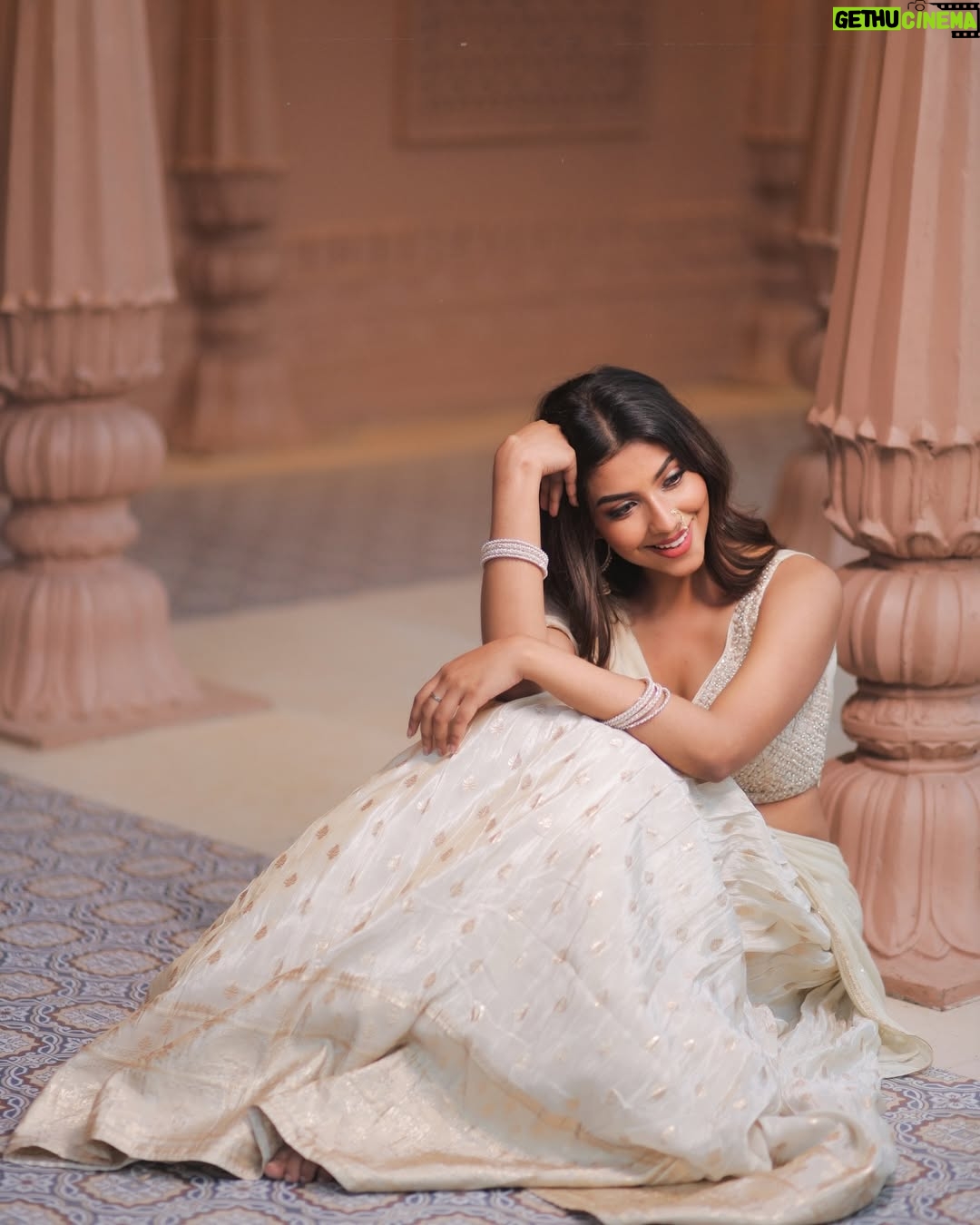 mili kya mili - 72.5K Likes - Subh dipawali 🪔 

And a huge shout out to the great talent 
Pc- @nileshsawant_photography 
@rbpf.in

Location- @cinecitystudio