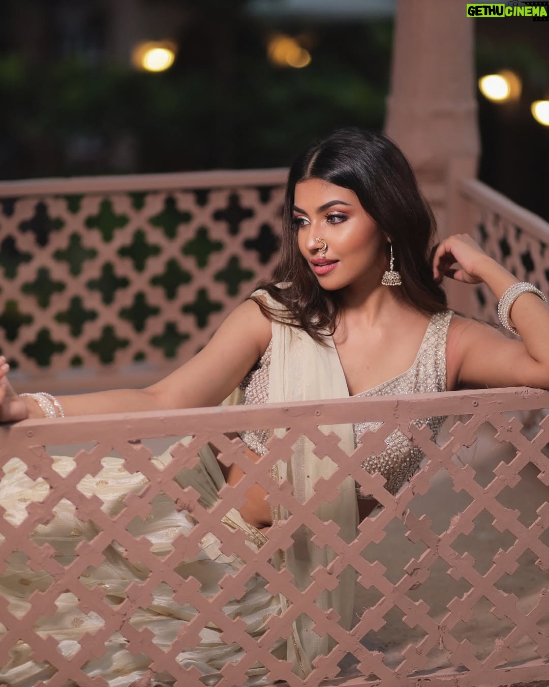 mili kya mili - 72.5K Likes - Subh dipawali 🪔 

And a huge shout out to the great talent 
Pc- @nileshsawant_photography 
@rbpf.in

Location- @cinecitystudio