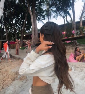 mili kya mili Instagram - How can someone forget to post this ⛅️
