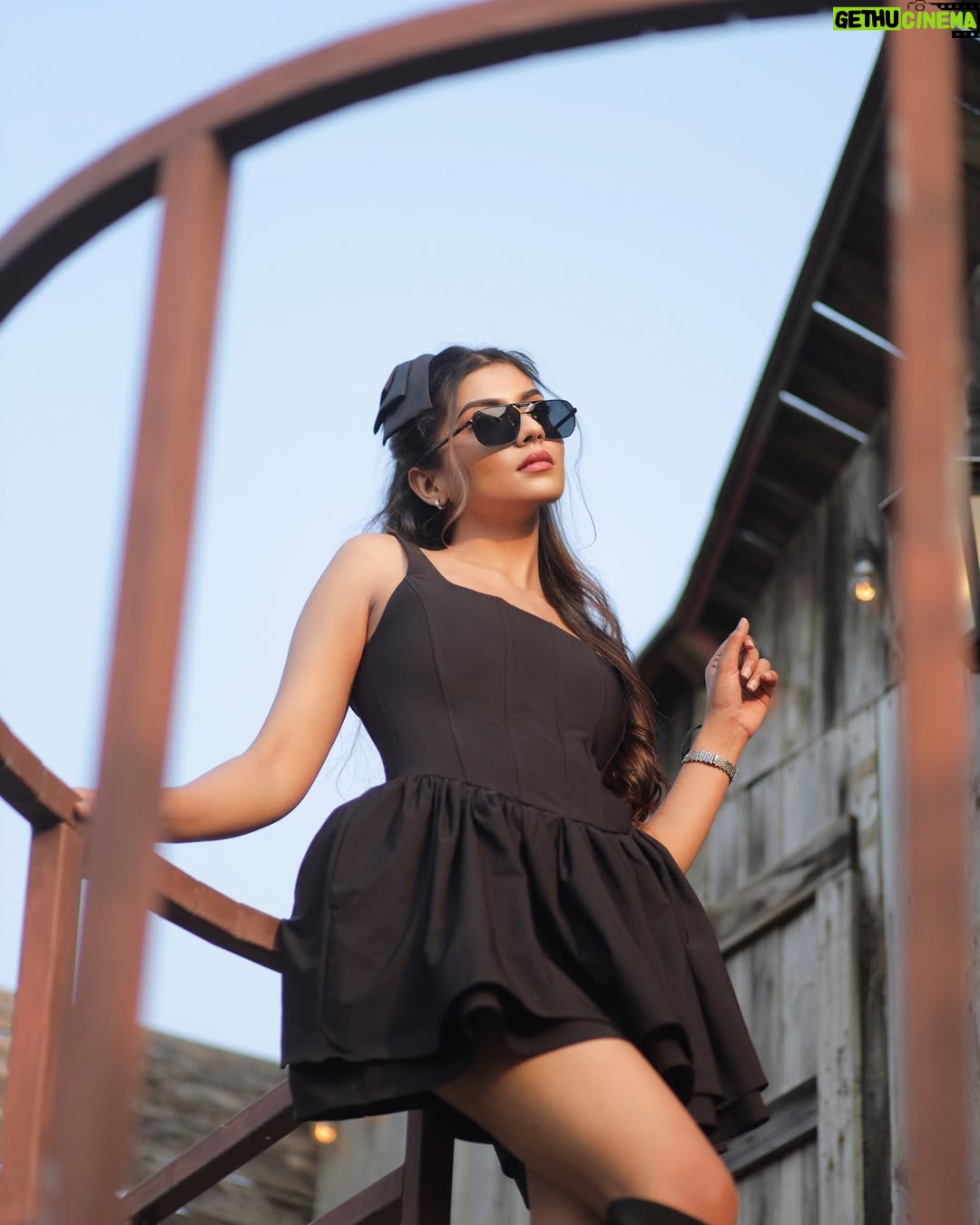 mili kya mili - 68.5K Likes - Sun rhe ho? 😗

Thanks to the great talent 
Pc- @nileshsawant_photography 
@rbpf.in