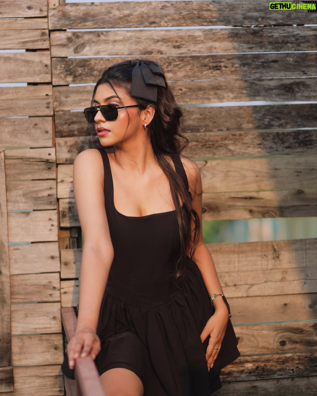 mili kya mili - 68.5K Likes - Sun rhe ho? 😗

Thanks to the great talent 
Pc- @nileshsawant_photography 
@rbpf.in