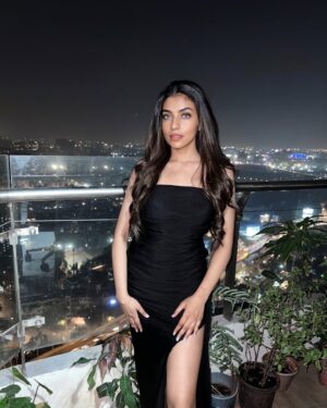 mili kya mili Instagram - ⚠️Warning: 2025 me is 100% extra 💁♀️