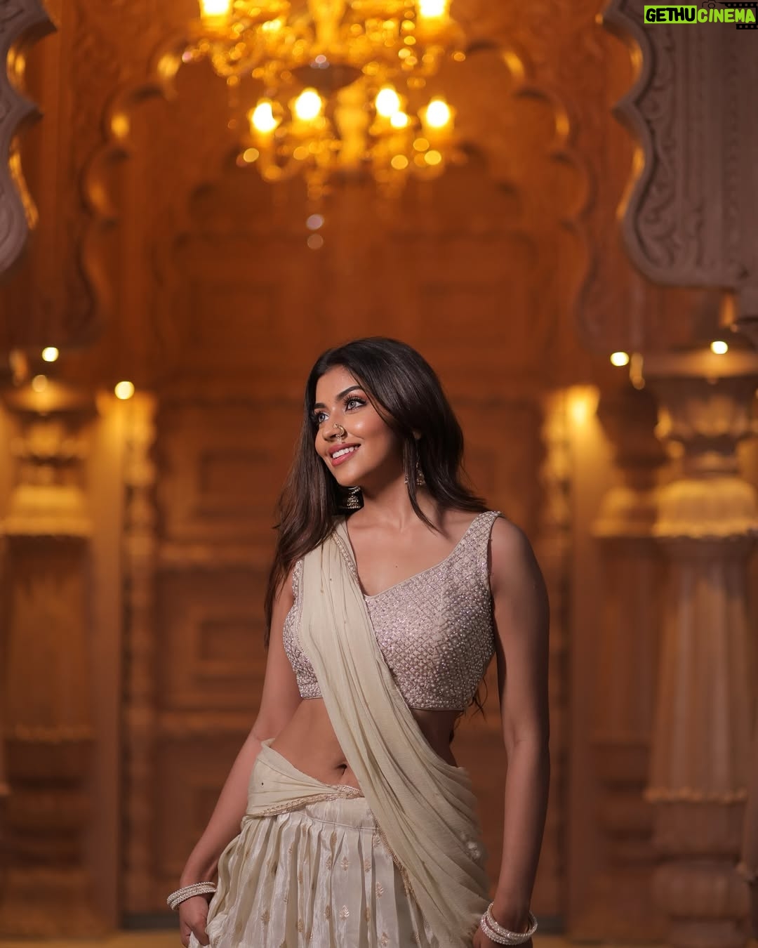 mili kya mili - 72.5K Likes - Subh dipawali 🪔 

And a huge shout out to the great talent 
Pc- @nileshsawant_photography 
@rbpf.in

Location- @cinecitystudio