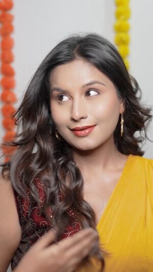 nisha Gupta Instagram - As the festive season arrives, I've amped up my look with a DIY hair makeover! And when my friends caught a glimpse of my new look, their reactions were absolutely wild – check it out

Ps:- A special shoutout to Garnier's Virtual Try-On Tool for guiding me to the perfect shade:

Hair colour courtesy: @garnierindia
Shade: 5.0 Natural Brown

#Collab #ColorfulReactions #GetReadyWithGarnier#Ad