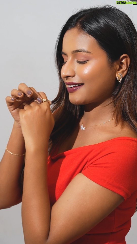 nisha Gupta - 5.3K Likes - #Ad -
Experience the brilliance of @CaratLane ✨💎 

Use code "CLCGVA" and get 5% off on ALL diamond jewellery @CaratLane on min purchase of ₹15,000✨

#Ad #CaratLane #KhulKeKaroExpress #MyCaratLaneStory #GiftACaratLane