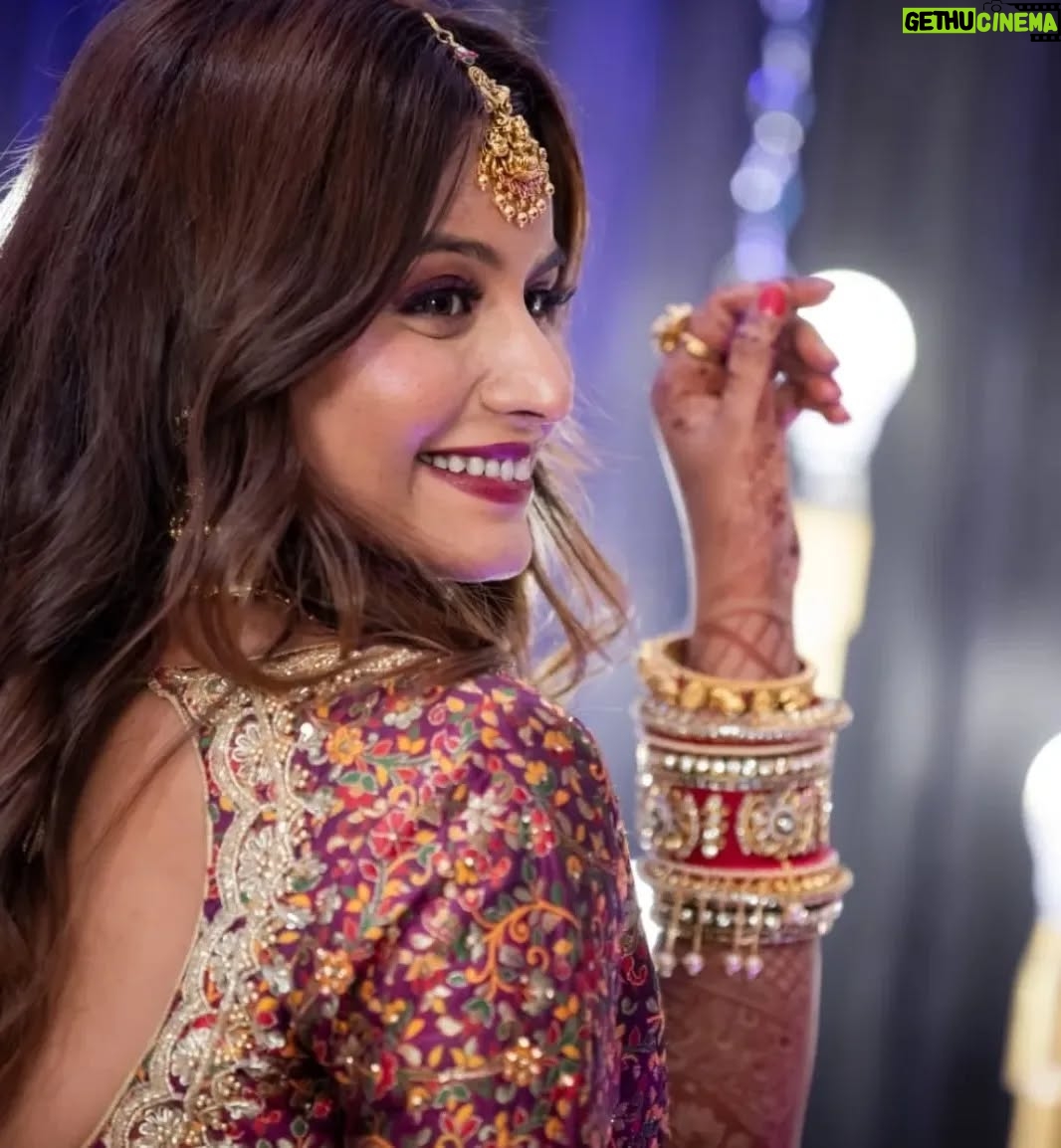 nisha Gupta - 3.2K Likes - Close up's

Swipe to see more 

Makeup @fairyndias 
Hair @viksha_nandu 
Location @goldenleafbanquet 
Outfit from a store in bangalore
Bangles panash ordered from @myntra

@weddingsutra @weddingbazaarofficial @bridestodayin

#nishawedsshazad#nishagupta#outfitdetails#dulhan#happyme#bridetobe#bridesofindia#indianbride#wweddingreception