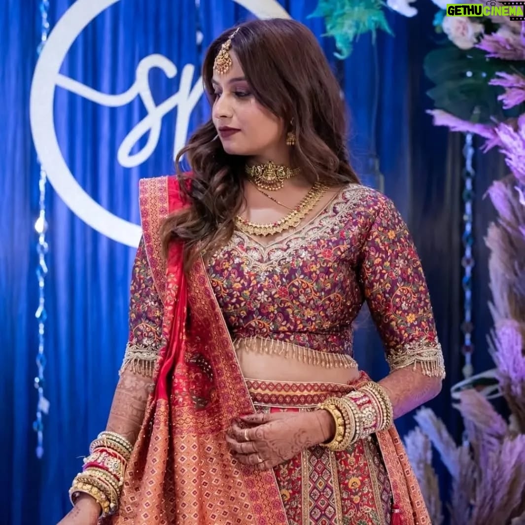 nisha Gupta - 3K Likes - Glimpse of my outfit ✨️
Soon posting more pictures 📸 ❤️
For all asking me about my look here are the details. 
Swipe to see more 

Makeup @fairyndias 
Hair @viksha_nandu 
Location @goldenleafbanquet 
Outfit from a store in bangalore
Bangles panash ordered from @myntra

@weddingsutra @weddingbazaarofficial @bridestodayin

#nishawedsshazad#nishagupta#outfitdetails#dulhan#happyme#bridetobe#bridesofindia#indianbride#wweddingreception