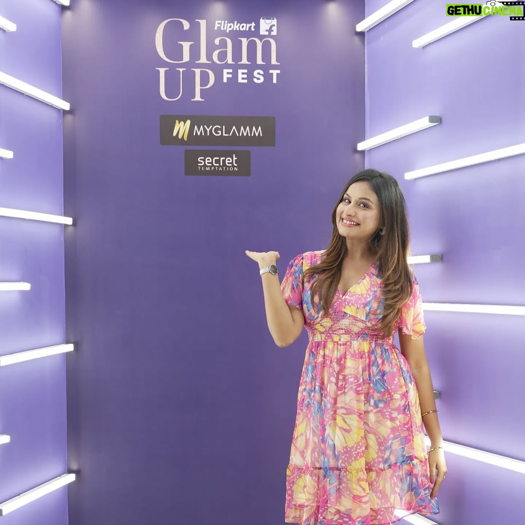 nisha Gupta - 8.9K Likes - What a start to the much awaited @flipkart Glam Up Sale which begins from 16th - 18th June!f With 40  brands offering 100% genuine products, exclusive launches and so much more!
Stay tuned! Use coupon code FKGLAMUPJD to grab the best deal ! Link in bio to shop!
#flipkartglamupsale #flipkartglamupfest @flipkartlifestyle