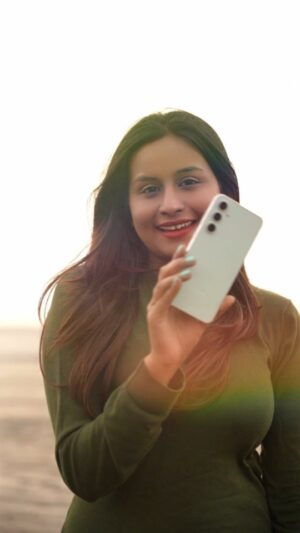 nisha Gupta Instagram - "When you love spending time with your ownself & exploring the world but you need the best camera for some aesthetic clicks & cinematic capture I use Samsung 23FE "🎥 

@samsungindia 

.
.
.
#Collaboration#Samsung#Itsnishagupta#thenishagupta#Collaboration
#GalaxyS23FE #EpicStartsHere #Samsung