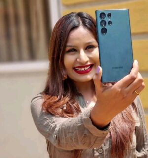 nisha Gupta Instagram - #Collaboration 

💕#Samsungultra it's phenomenal phone 📱 buy it without any doubt 

#Samsungcreator#ultra#Samsungultra#samsunggalaxy

Buy on Samsung.com now