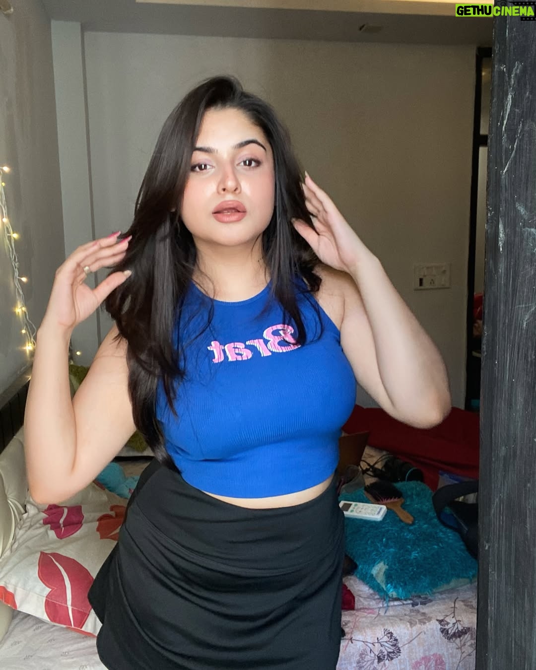 pariii - 20K Likes - say hello to short hair pari ✂️💇‍♀️
ignore the mess behind me ok i love y’all 
-
-
-
-
-
-
-
-
#explore #explorepage #foryou #fyp #haircut #outfits #outfit #hair #newhair