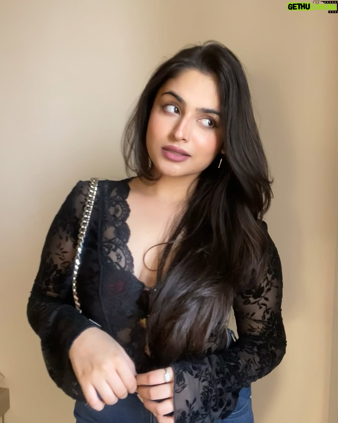 pariii - 20.9K Likes - i’ll always be your favourite ;) 

outfit from @newme.asia 
🔎 top- 2086544
🔎 jeans - 911981
Use code PARII for 10% off! 🤍

-
-
-
-
-
-
-
-
-
-
-
-
-
-
-
-
-
-
[ outfit inspiration , fashion , going out fit , night out fit , sabrina carpenter ]
#newmegals #beyondtheveil #elitebynewme #outfitinspo #instaoutfit #nightoutfit #goingout #fashion #newmeasia #girlsnight #girlsnightout #outfitideas #outfitoftheday #fyp