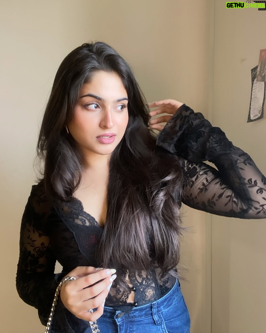 pariii - 20.9K Likes - i’ll always be your favourite ;) 

outfit from @newme.asia 
🔎 top- 2086544
🔎 jeans - 911981
Use code PARII for 10% off! 🤍

-
-
-
-
-
-
-
-
-
-
-
-
-
-
-
-
-
-
[ outfit inspiration , fashion , going out fit , night out fit , sabrina carpenter ]
#newmegals #beyondtheveil #elitebynewme #outfitinspo #instaoutfit #nightoutfit #goingout #fashion #newmeasia #girlsnight #girlsnightout #outfitideas #outfitoftheday #fyp