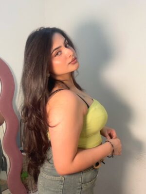 pariii Instagram - and she’s back ;) 

did yall miss me? xx

-
-
-
-
-
-
-

[ summer outfits , outfit inspo , accessories , outfit inspiration , styling ideas ]
#explore #explorepage #fyp