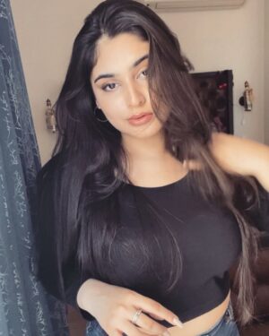 pariii Instagram - if you’ve got to spend your time,
baby won’t you spend it with me? ⏳