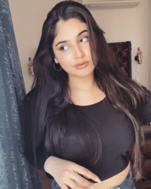 pariii Instagram - if you’ve got to spend your time,
baby won’t you spend it with me? ⏳