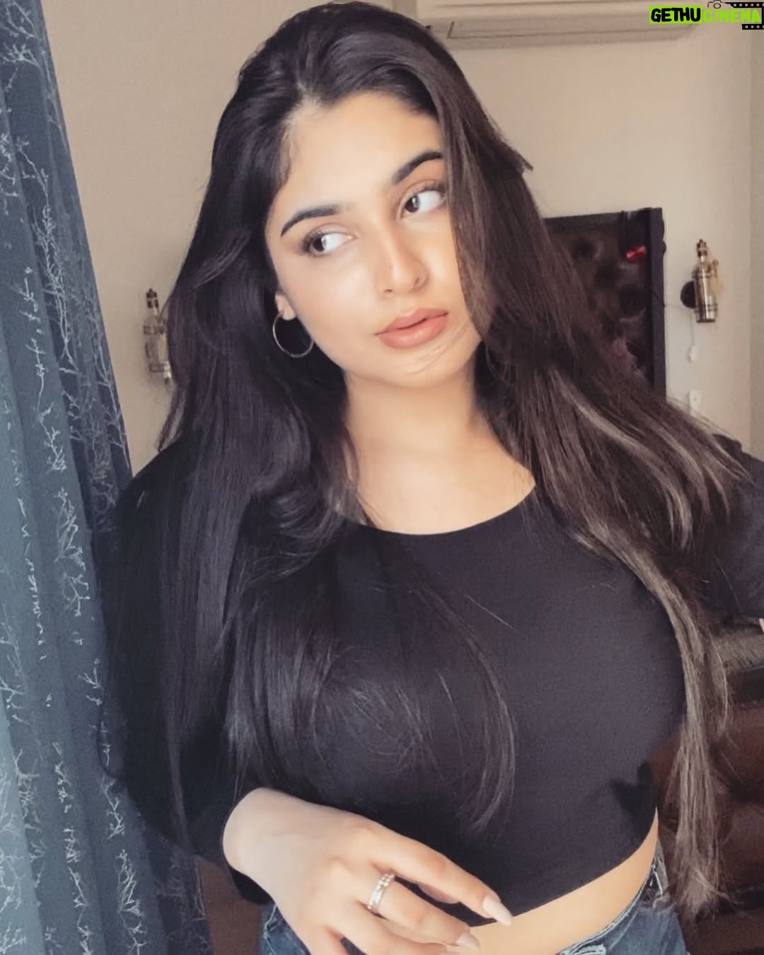 pariii - 19K Likes - if you’ve got to spend your time, 
baby won’t you spend it with me? ⏳