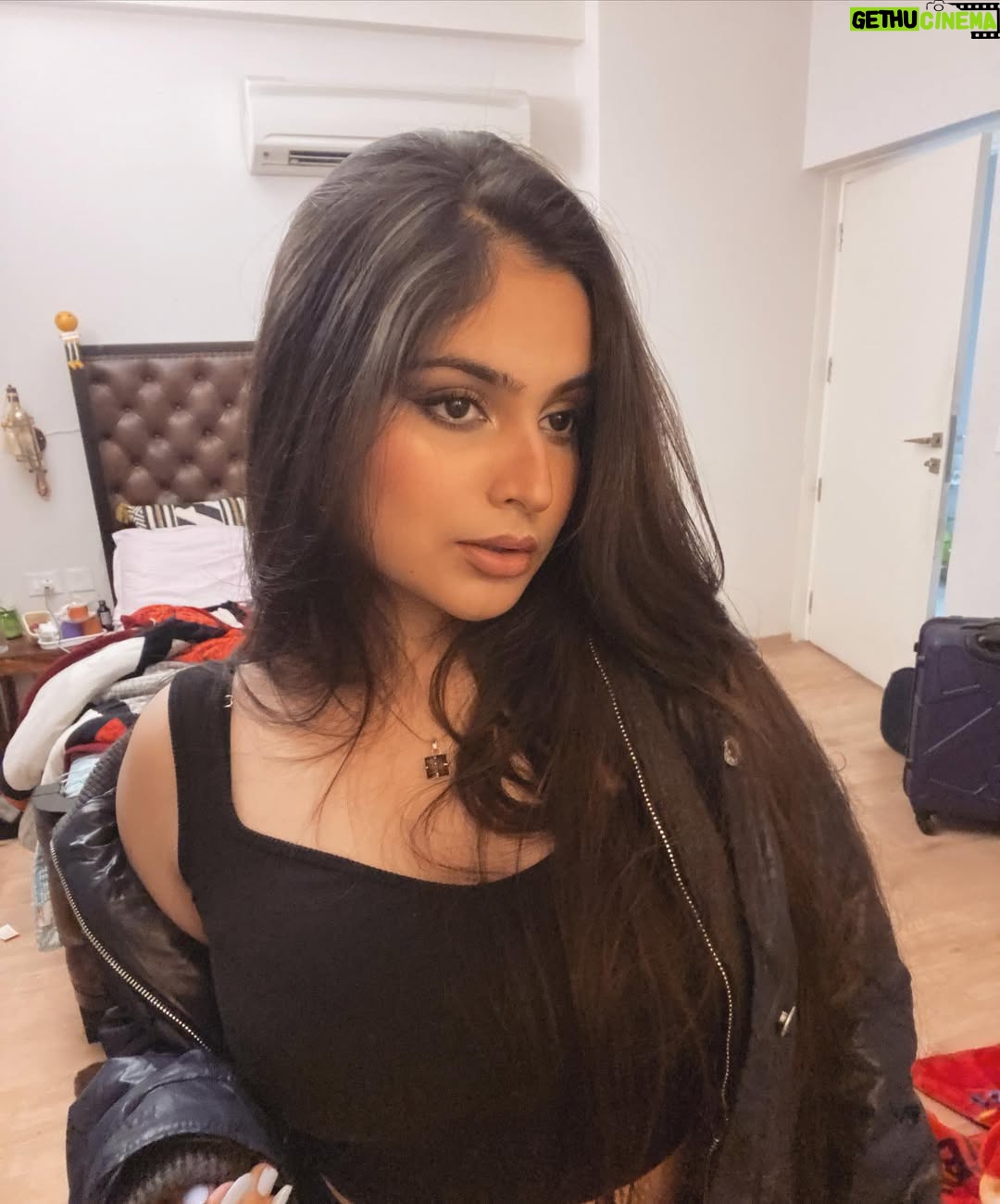 pariii - 5.4K Likes - “mar jao” but like, romantically 👺❤️‍🔥

-
-
-
-
-
-
-
#outfits #winterfashion #newpost #instagram #instafashion #instamood #instamood #explorepage #discover #outfitoftheday #captions #funny