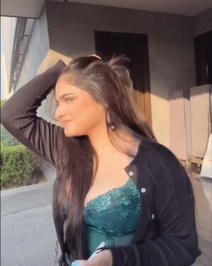 pariii Instagram - paparazzi pics 🎥
🐥🐥tweetwee