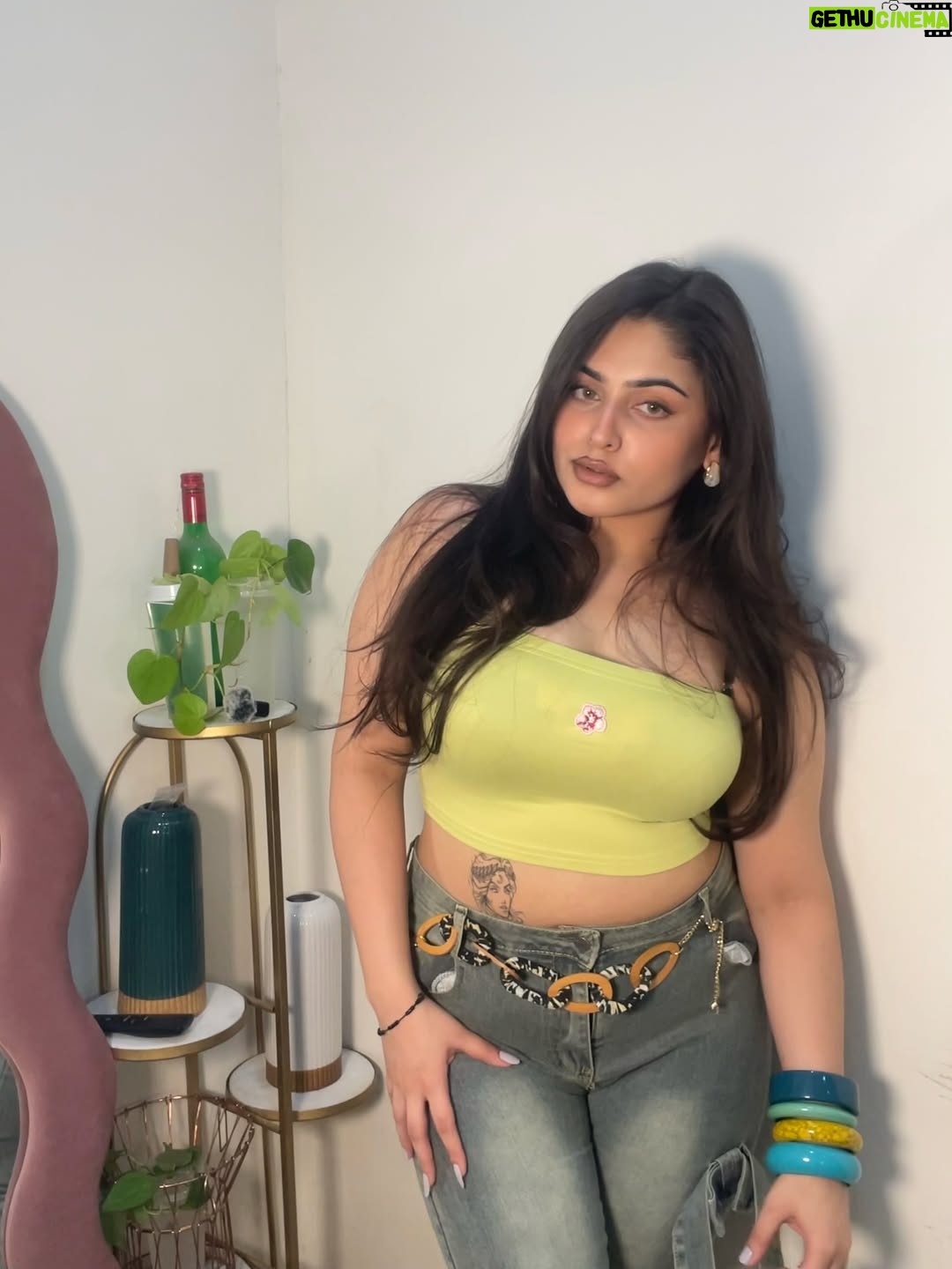 pariii - 16.9K Likes - and she’s back ;) 

did yall miss me? xx

-
-
-
-
-
-
-

[ summer outfits , outfit inspo , accessories , outfit inspiration , styling ideas ]
#explore #explorepage #fyp