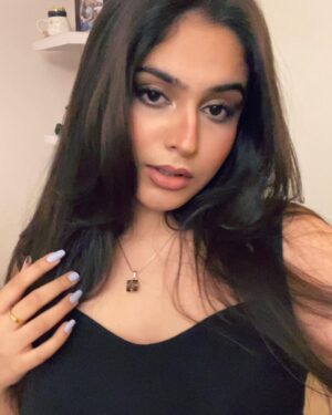 pariii Instagram - if i can’t have you, no one should 💋
i just can’t stop obsessing over these beautiful pieces from @senorita.bijouterie
Señorita is a Jaipur based brand manufacturing sterling silver jewelry using semiprecious stones . Check out their collection. Promise you won’t get disappointed:)
Wearing :
-Thick Essential Ring from the Classic Collection by Señorita
-Glass Smoky pendant by Señorita
Use Code “SEÑORITAPARI5” for 5% off on your order
#ad #jewellery #sza #killbill #collaborationindia #fashion #fashionstyle #fashionblogger #ootd #accessories #smallbusiness #indianbusiness