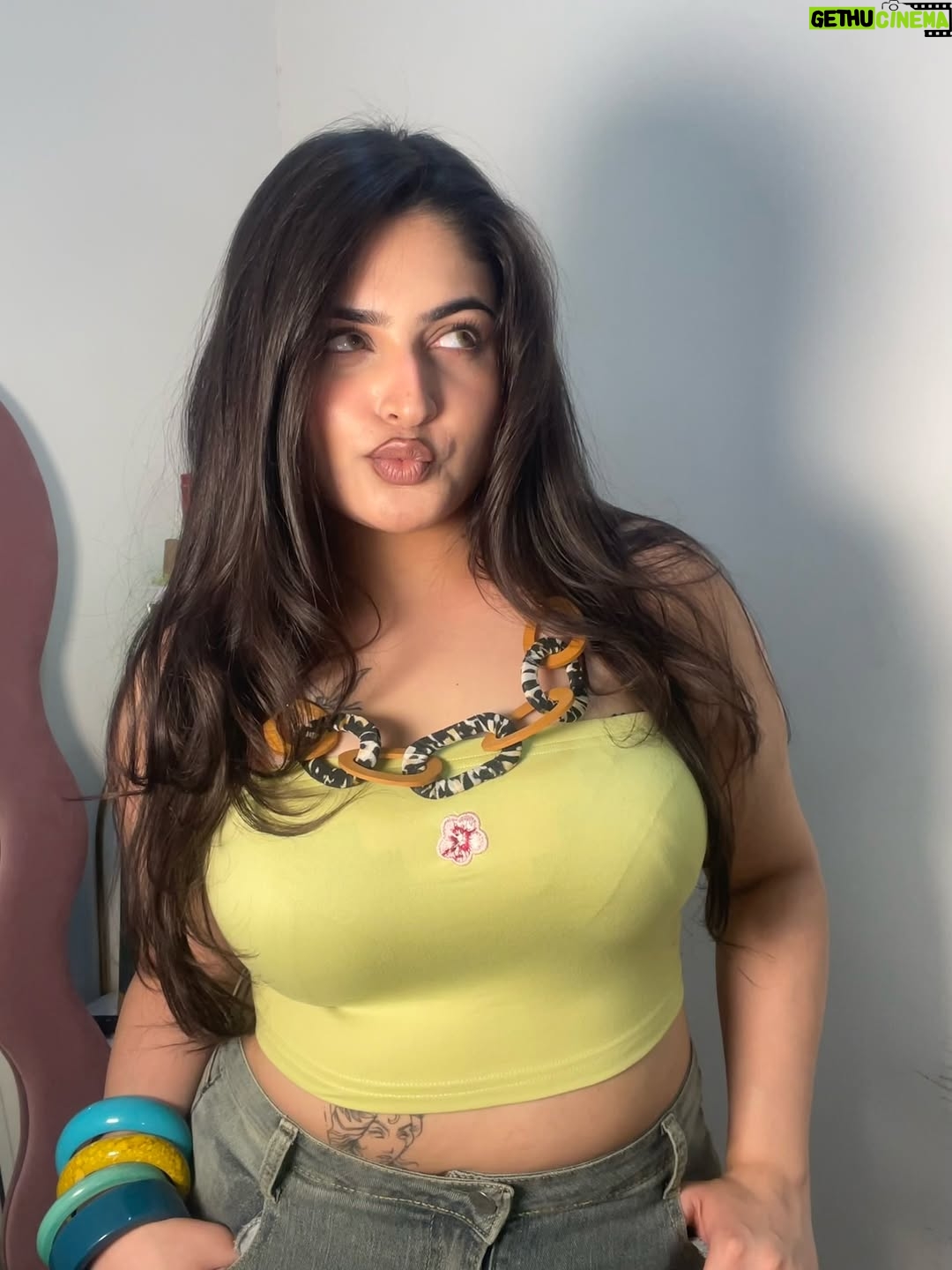 pariii - 16.9K Likes - and she’s back ;) 

did yall miss me? xx

-
-
-
-
-
-
-

[ summer outfits , outfit inspo , accessories , outfit inspiration , styling ideas ]
#explore #explorepage #fyp