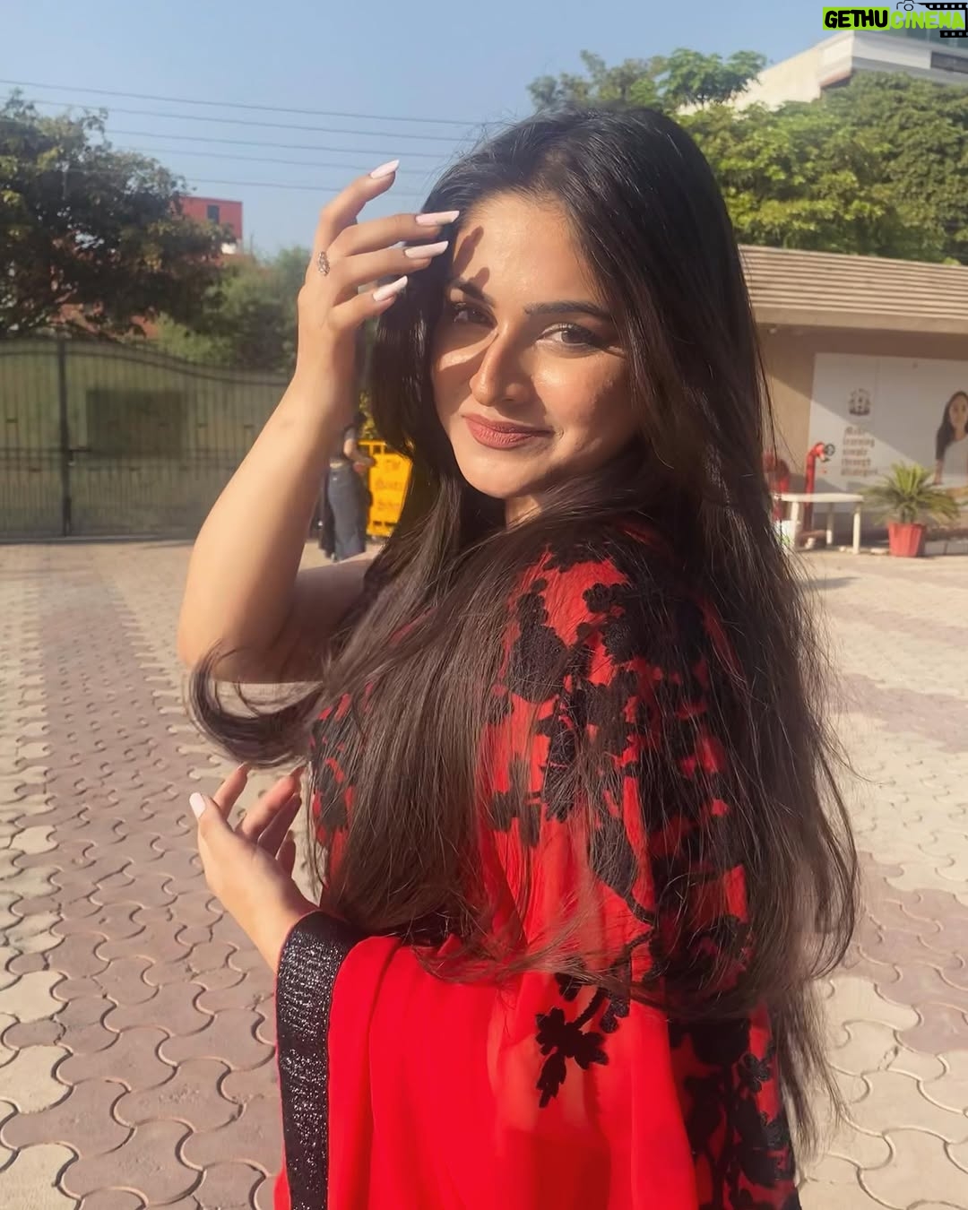 pariii - 5.3K Likes - “tumhe jo maine dekha, tumhe jo maine jaana…” 
𝔽𝕒𝕣𝕖𝕨𝕖𝕝𝕝 ‘𝟚𝟚 ✨