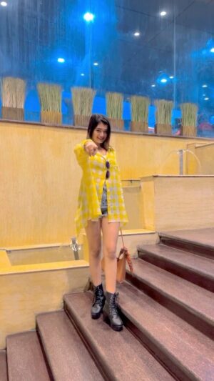 pikkachu girl Instagram - Paya fir tujheeee👀💜…. @pikkachu_girl
.
.
.
.
.
.
.
#reels #trends #viral #popular #trending #foryou #makeupartist @hiddengirl240