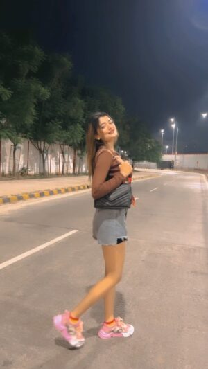 pikkachu girl Instagram - Zindagi 🧿…….. @pikkachu_girl .
.
.
.
.
.
.
#reels #reelitfeelit #trending #popular #trendingreels #foryou #makeupartist @hiddengirl240