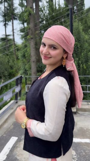 sheenam rajta Instagram - Pahari Attire 🤌💞
.
.
.
.
.
.
#pahari#pahariattire❣️#dhatu#shimla#kotkhai