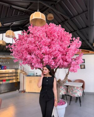 sheenam rajta Instagram - Sucker for pretty places 🥰
.
.
.
.
.
.
.
.
.

#ootdfashion#ootdinspiration#fashionblogger#influencer#pastelcolors#summerfashion#summervibes#picoftheday#instadailyphoto#zaradress#zarajeans#zaracroptop#urbanic#dress#winter#coordset