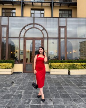 sheenam rajta Instagram - 🌶️💫
.
.
.
.
.
.
.
.
#birthday#birthdaycakes#reddress#oberoi#wildflowerhall#birthdaypartyfun
