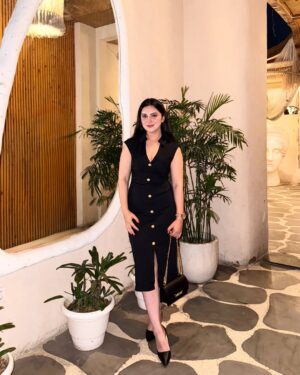 sheenam rajta Instagram - That summer glow 💫
.
.
.
.
.
.

#ootdfashion#ootdinspiration#fashionblogger#influencer#pastelcolors#summerfashion#summervibes#picoftheday#instadailyphoto#zaradress#zarajeans#zaracroptop#urbanic#dress#winter#coordset