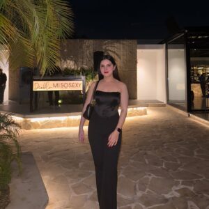 sheenam rajta Instagram - Soul too pretty to deal with ugly energy 🖤 
.
.
.
.
.
.

#ootdfashion#ootdinspiration#fashionblogger#influencer#pastelcolors#summerfashion#summervibes#picoftheday#instadailyphoto#zaradress#zarajeans#zaracroptop#urbanic#dress#winter#coordset