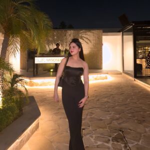 sheenam rajta Instagram - Soul too pretty to deal with ugly energy 🖤 
.
.
.
.
.
.

#ootdfashion#ootdinspiration#fashionblogger#influencer#pastelcolors#summerfashion#summervibes#picoftheday#instadailyphoto#zaradress#zarajeans#zaracroptop#urbanic#dress#winter#coordset