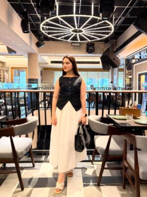 sheenam rajta Instagram - Leveling up, looking good, loving myself, letting things be 🖤🤍
.
.

.
.
.
.

#ootdfashion#ootdinspiration#fashionblogger#influencer#pastelcolors#summerfashion#summervibes#picoftheday#instadailyphoto#zaradress#zarajeans#zaracroptop#urbanic#dress#winter#coordset