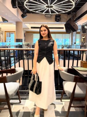 sheenam rajta Instagram - Leveling up, looking good, loving myself, letting things be 🖤🤍
.
.

.
.
.
.

#ootdfashion#ootdinspiration#fashionblogger#influencer#pastelcolors#summerfashion#summervibes#picoftheday#instadailyphoto#zaradress#zarajeans#zaracroptop#urbanic#dress#winter#coordset