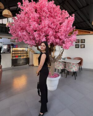 sheenam rajta Instagram - Sucker for pretty places 🥰
.
.
.
.
.
.
.
.
.

#ootdfashion#ootdinspiration#fashionblogger#influencer#pastelcolors#summerfashion#summervibes#picoftheday#instadailyphoto#zaradress#zarajeans#zaracroptop#urbanic#dress#winter#coordset