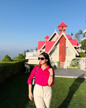 sheenam rajta Instagram - Countryside feels 🌸
.
.
.
.
.
#nature#serene#countryside#bluesky#mashobra