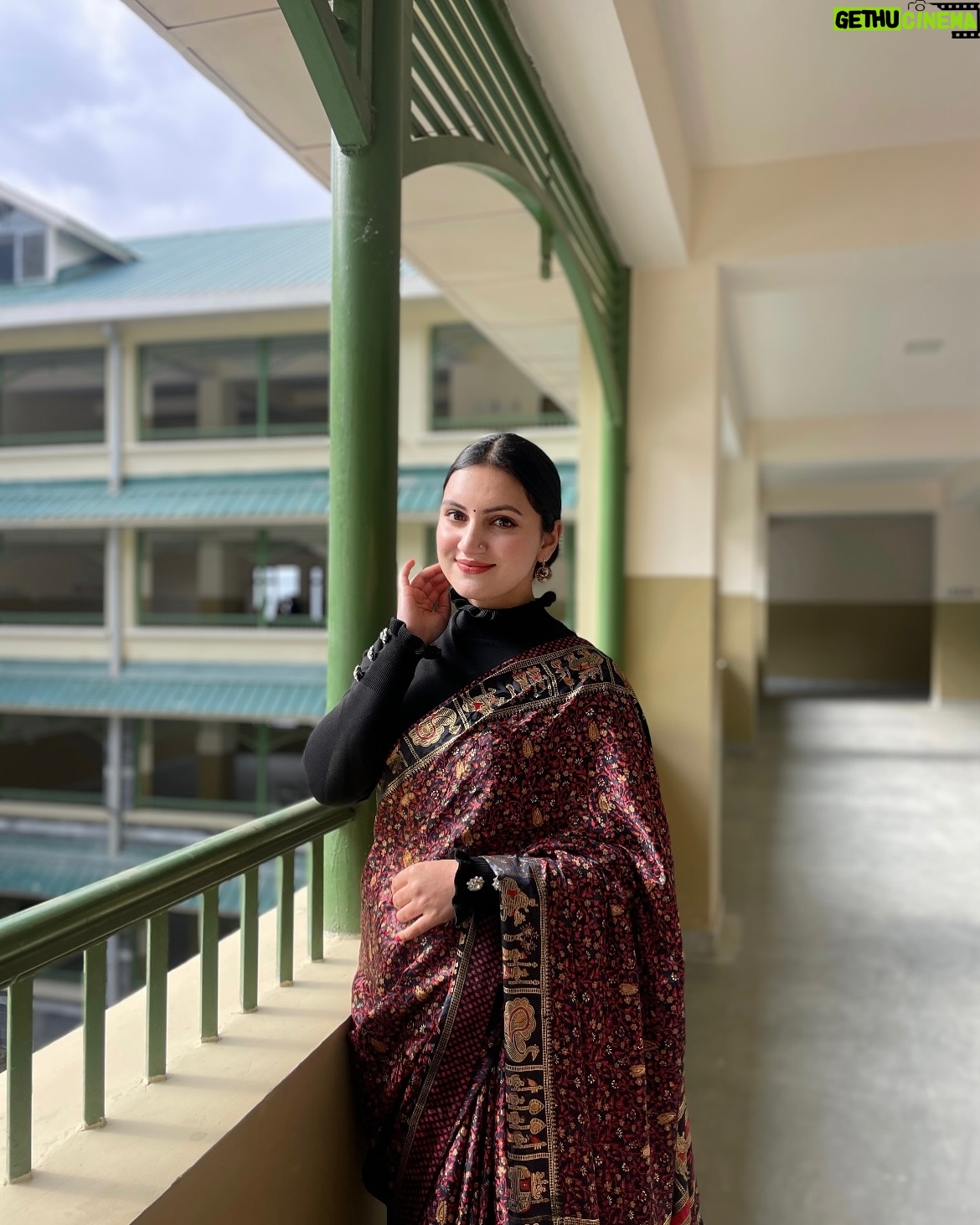sheenam rajta - 1K Likes - Six yards of elegance ✨🫶
.
.
.
.
.
.
.

#trendingreels#snatched#trend#explore#fyp#influencer#makeupartist#makeuptransition#makeupartist#daylook#sleekhair#contentcreator#glambysheen#makeupartistshimla#pinklips#shimmeryeyes#eyelashes#fakelashes#blush#highlighter#dewylook#assistantprofessor#professor#teacher#college