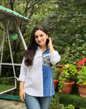 sheenam rajta Instagram - 💙 🤍 
.
.
.
.
.
.

#collab #ootdfashion#ootdinspiration#fashionblogger#influencer#pastelcolors#summerfashion#summervibes#picoftheday#instadailyphoto#zaradress#zarajeans#zaracroptop#urbanic#dress#winter#coordset