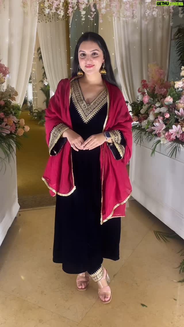 sheenam rajta - 1.2K Likes - 💫
.
.
.
.
#indianweddingbuzz#velvetsuits#indianwear#ethnic#punjabilook#punjabisuit