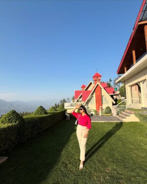 sheenam rajta Instagram - Countryside feels 🌸
.
.
.
.
.
#nature#serene#countryside#bluesky#mashobra