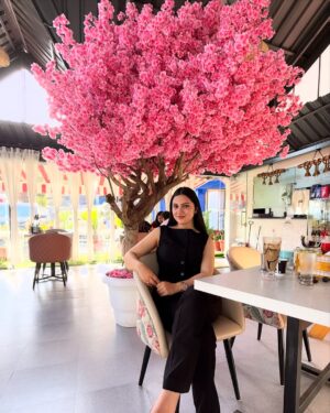 sheenam rajta Instagram - Sucker for pretty places 🥰
.
.
.
.
.
.
.
.
.

#ootdfashion#ootdinspiration#fashionblogger#influencer#pastelcolors#summerfashion#summervibes#picoftheday#instadailyphoto#zaradress#zarajeans#zaracroptop#urbanic#dress#winter#coordset