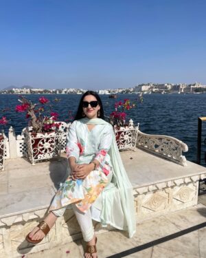 sheenam rajta Instagram - 🌊 🫶
.
.
.
.
.
.

#ootdfashion#ootdinspiration#fashionblogger#influencer#pastelcolors#summerfashion#summervibes#picoftheday#instadailyphoto#zaradress#zarajeans#zaracroptop#urbanic#dress#udaipur#cityoflakes#Ambrai#ambraighat#rajasthan#citypalaceudaipur#jagmandirpalace