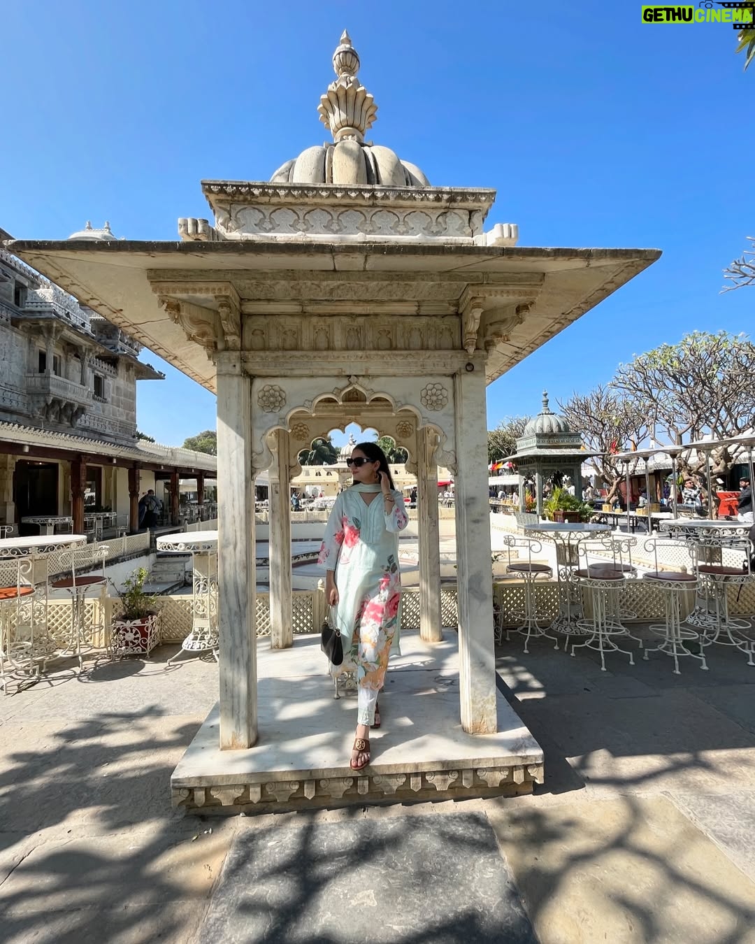 sheenam rajta - 3K Likes - 🌊 🫶
.
.
.
.
.
.

#ootdfashion#ootdinspiration#fashionblogger#influencer#pastelcolors#summerfashion#summervibes#picoftheday#instadailyphoto#zaradress#zarajeans#zaracroptop#urbanic#dress#udaipur#cityoflakes#Ambrai#ambraighat#rajasthan#citypalaceudaipur#jagmandirpalace